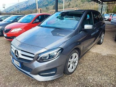 Usata Mercedes B180 Premium 108 CV (79 kW) 2018 Grigio Monovolume