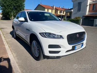 Begagnad Jaguar F-Pace Prestige 180 HK (132 kW) 2016 Vit SUV