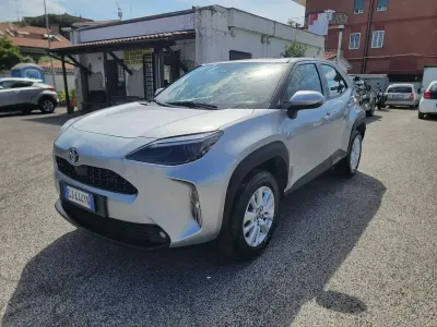 Usata Toyota Yaris Cross Active 92 CV (67 kW) 2022 Argento SUV