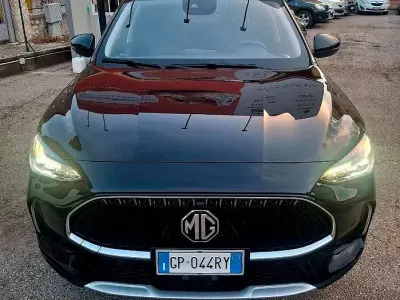 Usata MG HS Luxury 162 CV (119 kW) 2023 Nero SUV