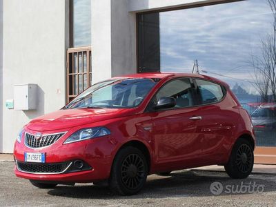 Usata Lancia Ypsilon Silver 70 CV (51 kW) 2022 Rosso argilla Utilitaria