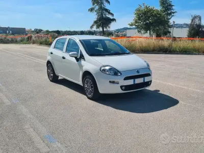 Usata Fiat Punto Street 77 CV (56 kW) 2016 Bianco Utilitaria