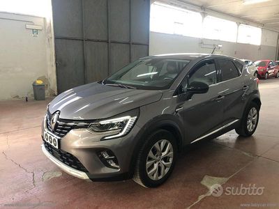 Usata Renault Captur Intens 101 CV (74 kW) 2022 Grigio SUV