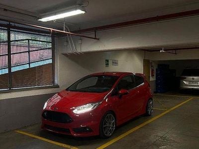 Usata Ford Fiesta ST 182 CV (133 kW) 2015 Rosso Utilitaria