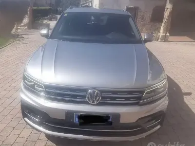 Usata VW Tiguan R-line 150 CV (110 kW) 2018 Grigio SUV