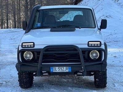 Usata Lada niva 80 CV (58 kW) 2008 Bianco SUV