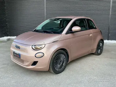 Usata Fiat 500e Icon 86 kW (118 CV) 2022 Rosa metallizzato Berlina