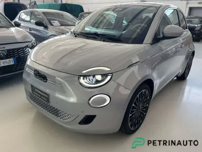 Usata Fiat 500e La Prima 42 kW (58 CV) 2025 Celestial blue met. SUV