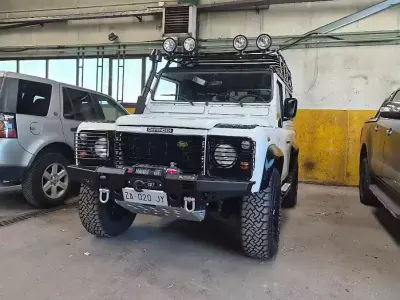 Usata Land Rover Defender 122 CV (89 kW) 1999 Bianco Station wagon