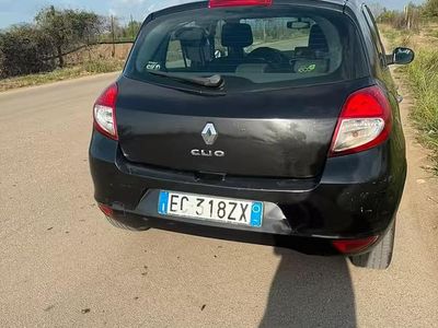 Usata Renault Clio III 75 CV (55 kW) 2010 Nero Berlina