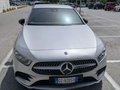Usata Mercedes A180 Premium 116 CV (85 kW) 2019 Grigio Berlina