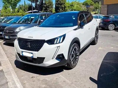 Usata Peugeot 2008 GT 131 CV (96 kW) 2021 Bianco SUV