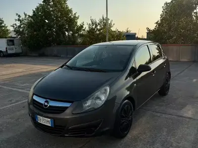 Usata Opel Corsa 85 CV (62 kW) 2010 Nero Utilitaria