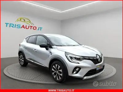 Usata Renault Captur Techno 91 CV (66 kW) 2023 Argento SUV