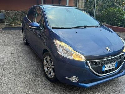 Usata Peugeot 208 92 CV (67 kW) 2015 Blu Utilitaria