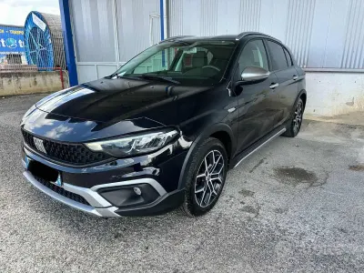 Usata Fiat Tipo Cross 101 CV (74 kW) 2021 Nero Berlina