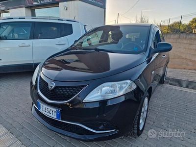 Usata Lancia Ypsilon Platinum 69 CV (50 kW) 2016 Nero Utilitaria