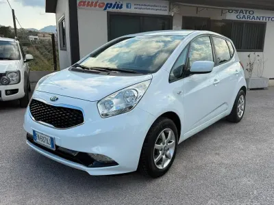 Usata Kia Venga 90 CV (66 kW) 2018 Bianco Utilitaria