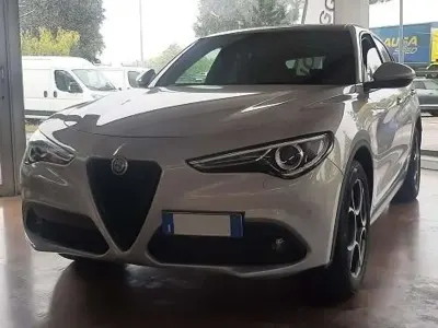 Usata Alfa Romeo Stelvio Sprint 190 CV (139 kW) 2022 Argento SUV
