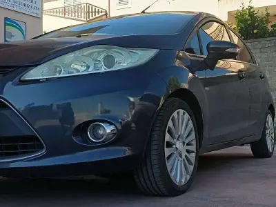 Usata Ford Fiesta Titanium 68 CV (50 kW) 2009 Grigio Berlina