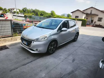 Usata Peugeot 208 Allure 82 CV (60 kW) 2015 Argento Utilitaria