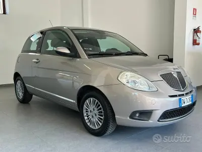 Usado Lancia Ypsilon 60 HP (44 kW) 2009 Amarelo Citadino