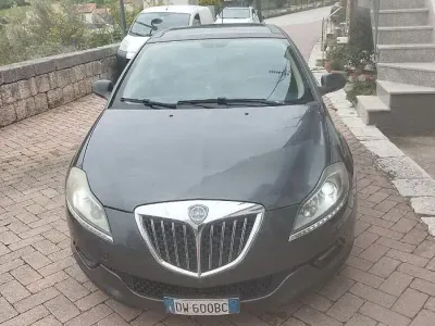 Usata Lancia Delta 120 CV (88 kW) 2009 Grigio Utilitaria