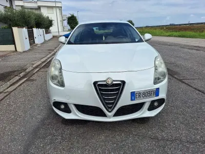 Usata Alfa Romeo Giulietta Progression 105 CV (77 kW) 2013 Bianco Utilitaria