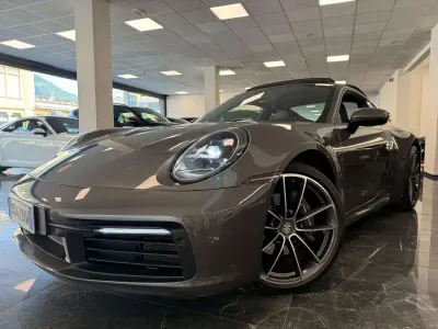 Usata Porsche 911 Carrera 4 385 CV (283 kW) 2020 Grigio scuro Coupé