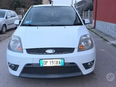 Brugt Ford Fiesta Ghia 90 HK (66 kW) 2008 Hvid Hatchback