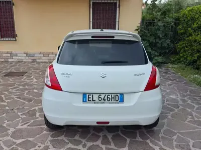 Usata Suzuki Swift 75 CV (55 kW) 2012 Bianco Utilitaria