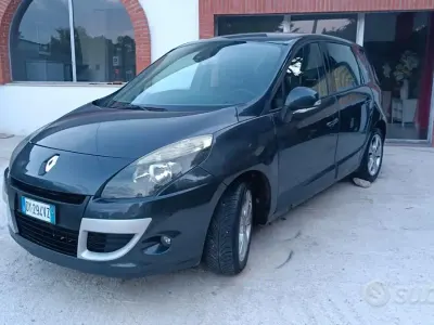 Usata Renault Scénic III 110 CV (80 kW) 2009 Grigio Monovolume