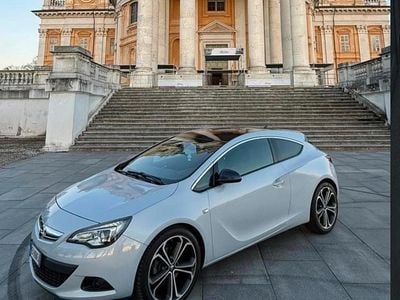 Usata Opel Astra 195 CV (143 kW) 2014 Berlina