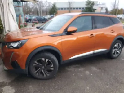 Usata Peugeot 2008 Allure 131 CV (96 kW) 2020 Arancione SUV