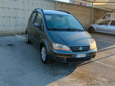 Usata Fiat Idea 69 CV (50 kW) 2004 Grigio Monovolume