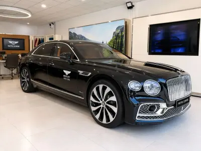 Nuova Bentley Flying Spur 544 CV (400 kW) 2026 Nero Berlina
