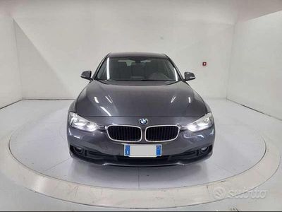 Begagnad BMW 318 Comfort Edition 150 HK (110 kW) 2015 Grå Kombi