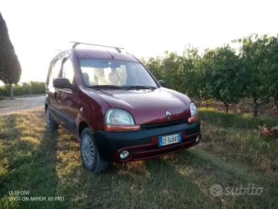 Usata Renault Kangoo 75 CV (55 kW) 2003 Rosso Monovolume