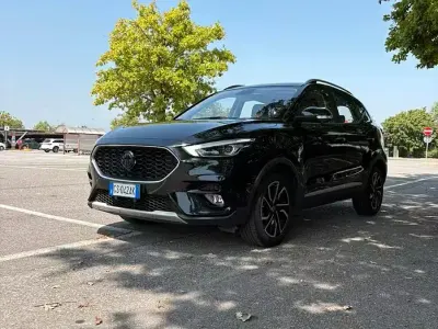 Usata MG ZS Luxury 106 CV (77 kW) 2024 Nero SUV