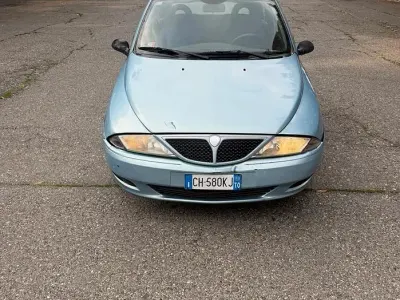 Usata Lancia Ypsilon 60 CV (44 kW) 2003 Blu Utilitaria