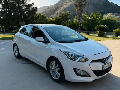Usata Hyundai i30 110 CV (80 kW) 2014 Bianco Berlina