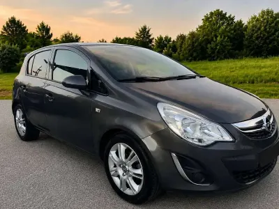 Usata Opel Corsa Edition 86 CV (63 kW) 2012 Grigio Utilitaria