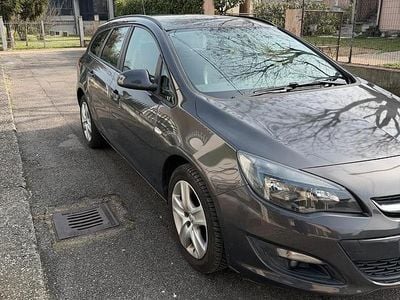 Usata Opel Astra 110 CV (80 kW) 2014 Grigio Station wagon