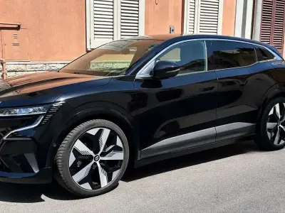 Usata Renault Megane E-Tech Techno 160 kW (218 CV) 2023 Nero Station wagon