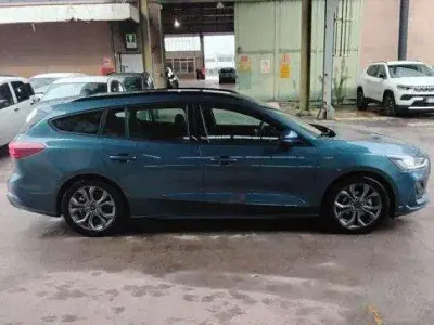 Usata Ford Focus ST-Line 125 CV (91 kW) 2025 Blue metallic Station wagon