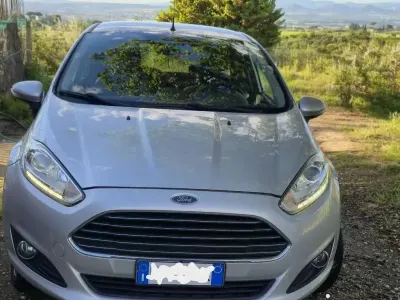 Usata Ford Fiesta Business Edition 97 CV (71 kW) 2017 Argento Utilitaria