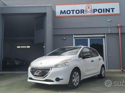 Usata Peugeot 208 Access 82 CV (60 kW) 2015 Bianco Utilitaria
