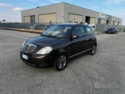 Usado Lancia Ypsilon Platinum 77 HP (56 kW) 2009 Castanho Citadino