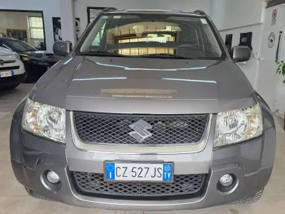 Usata Suzuki Grand Vitara 106 CV (77 kW) 2005 Grigio SUV