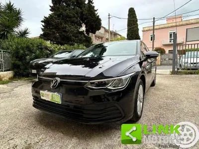 Usata VW Golf VIII Life 116 CV (85 kW) 2021 Grigio Berlina